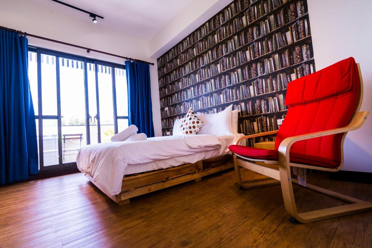 黑琵軼棧湖濱旅宿 K&B Happy Hostel Tainan Exteriör bild