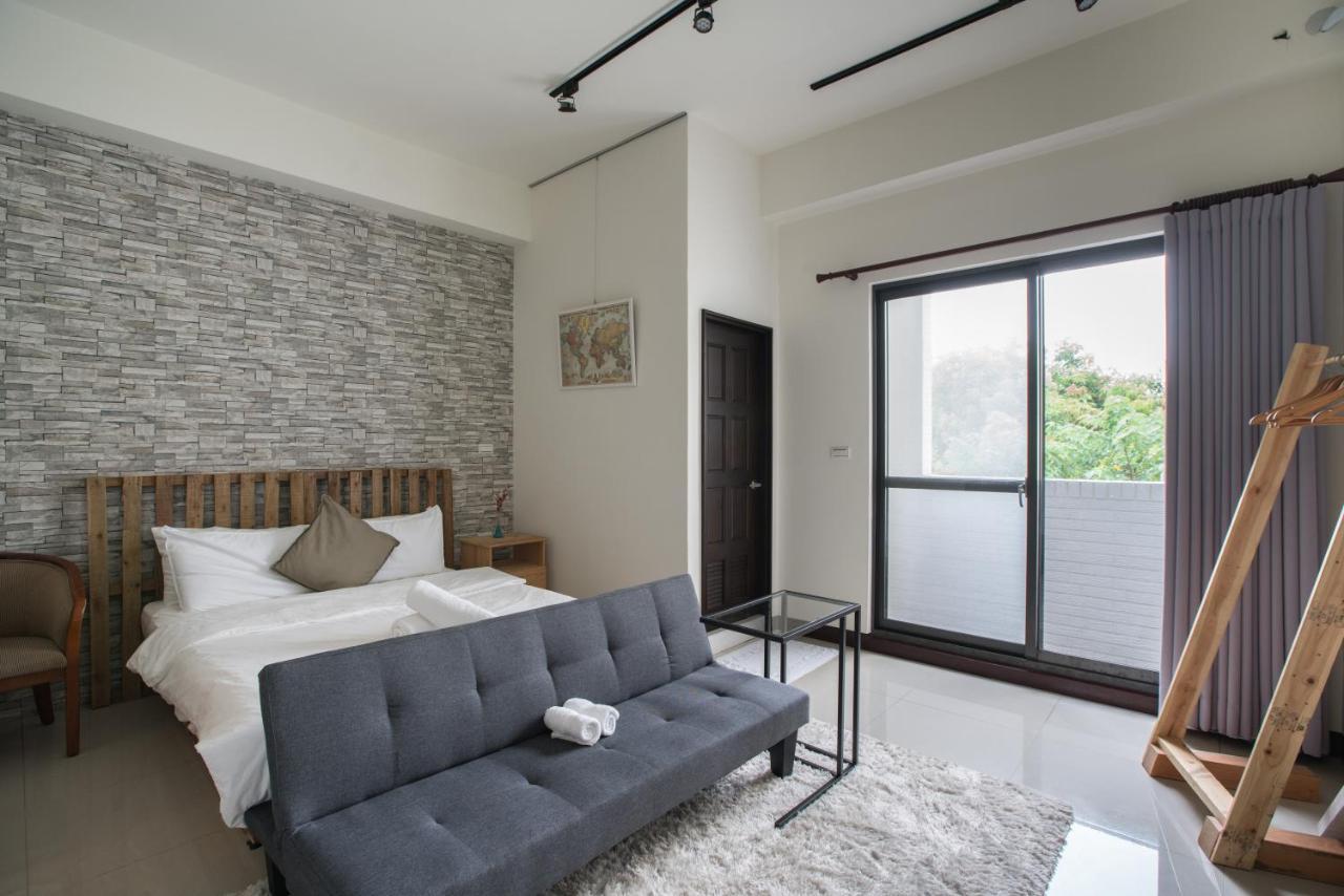 黑琵軼棧湖濱旅宿 K&B Happy Hostel Tainan Exteriör bild