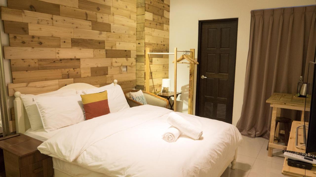 黑琵軼棧湖濱旅宿 K&B Happy Hostel Tainan Exteriör bild