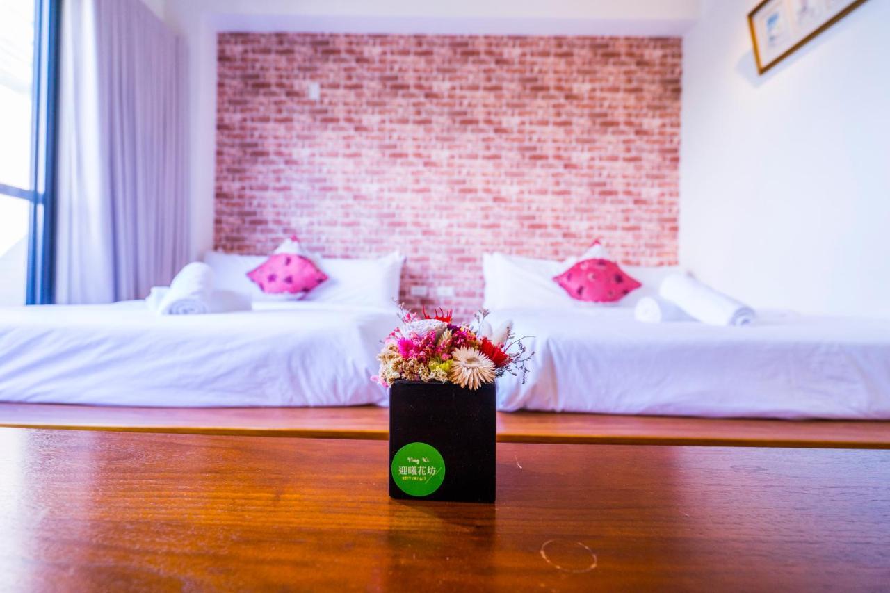 黑琵軼棧湖濱旅宿 K&B Happy Hostel Tainan Exteriör bild
