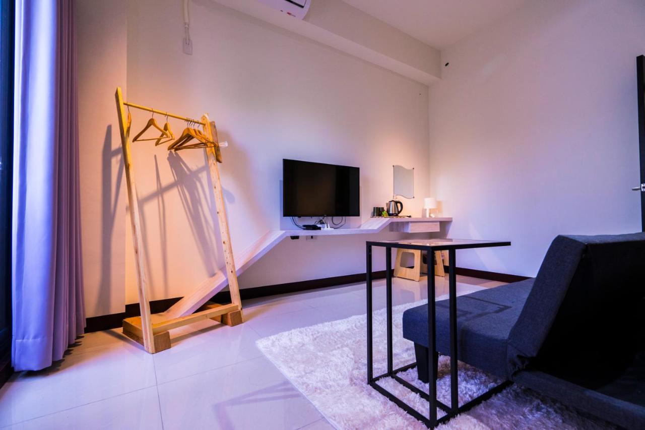 黑琵軼棧湖濱旅宿 K&B Happy Hostel Tainan Exteriör bild