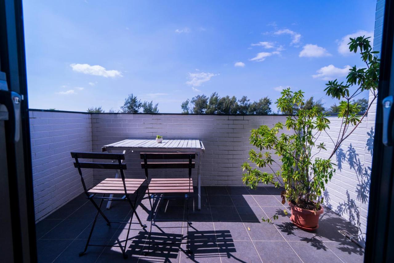 黑琵軼棧湖濱旅宿 K&B Happy Hostel Tainan Exteriör bild