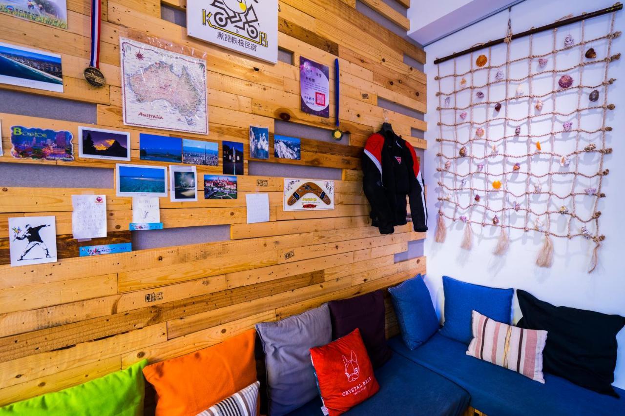 黑琵軼棧湖濱旅宿 K&B Happy Hostel Tainan Exteriör bild