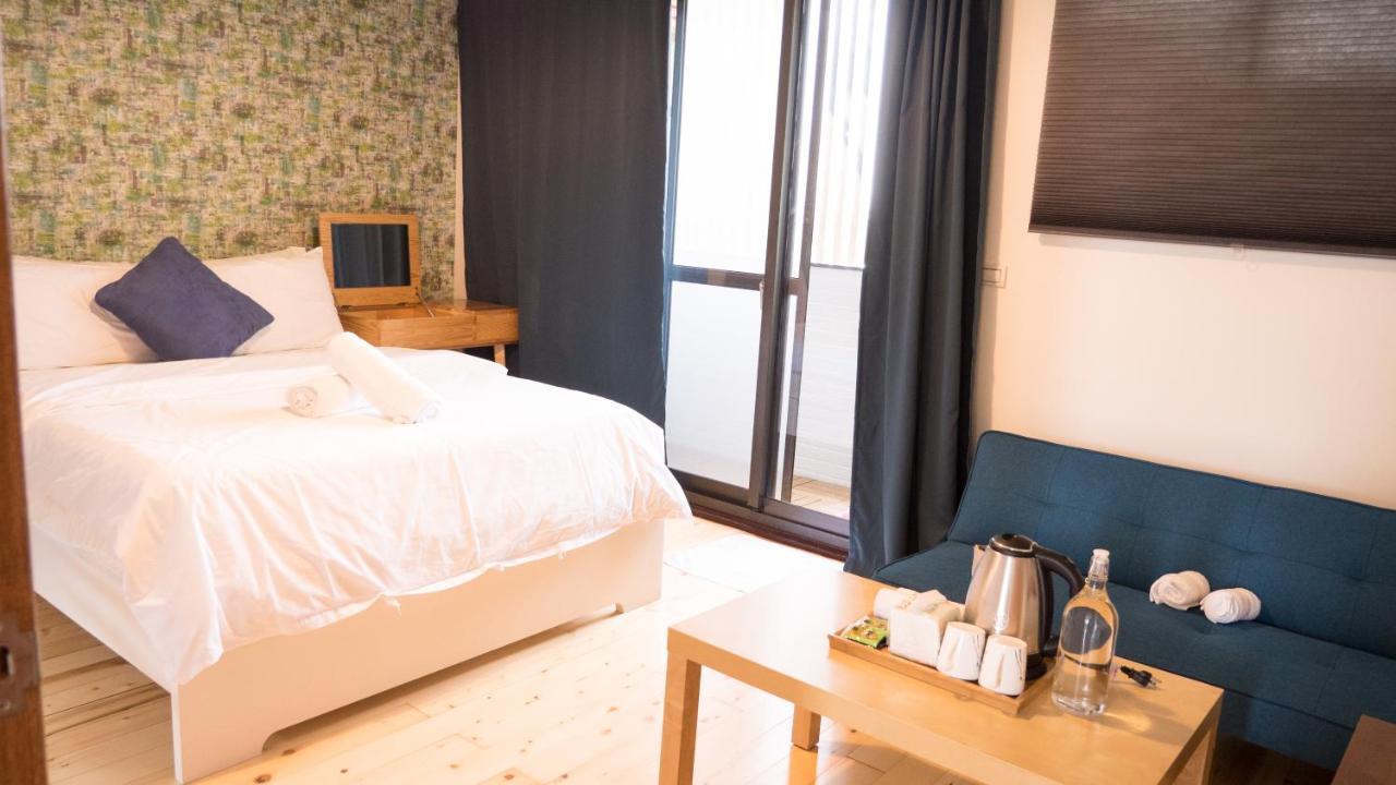 黑琵軼棧湖濱旅宿 K&B Happy Hostel Tainan Exteriör bild
