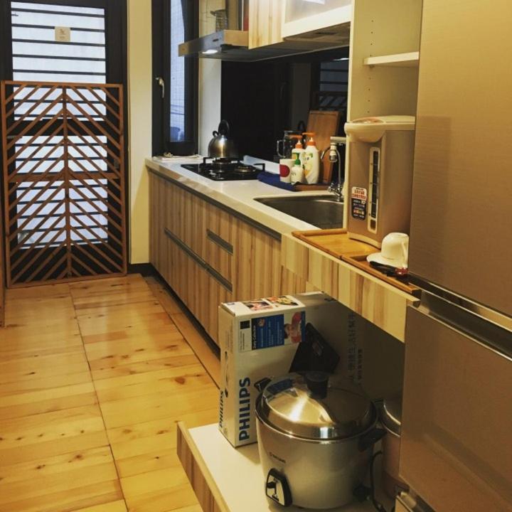 黑琵軼棧湖濱旅宿 K&B Happy Hostel Tainan Exteriör bild