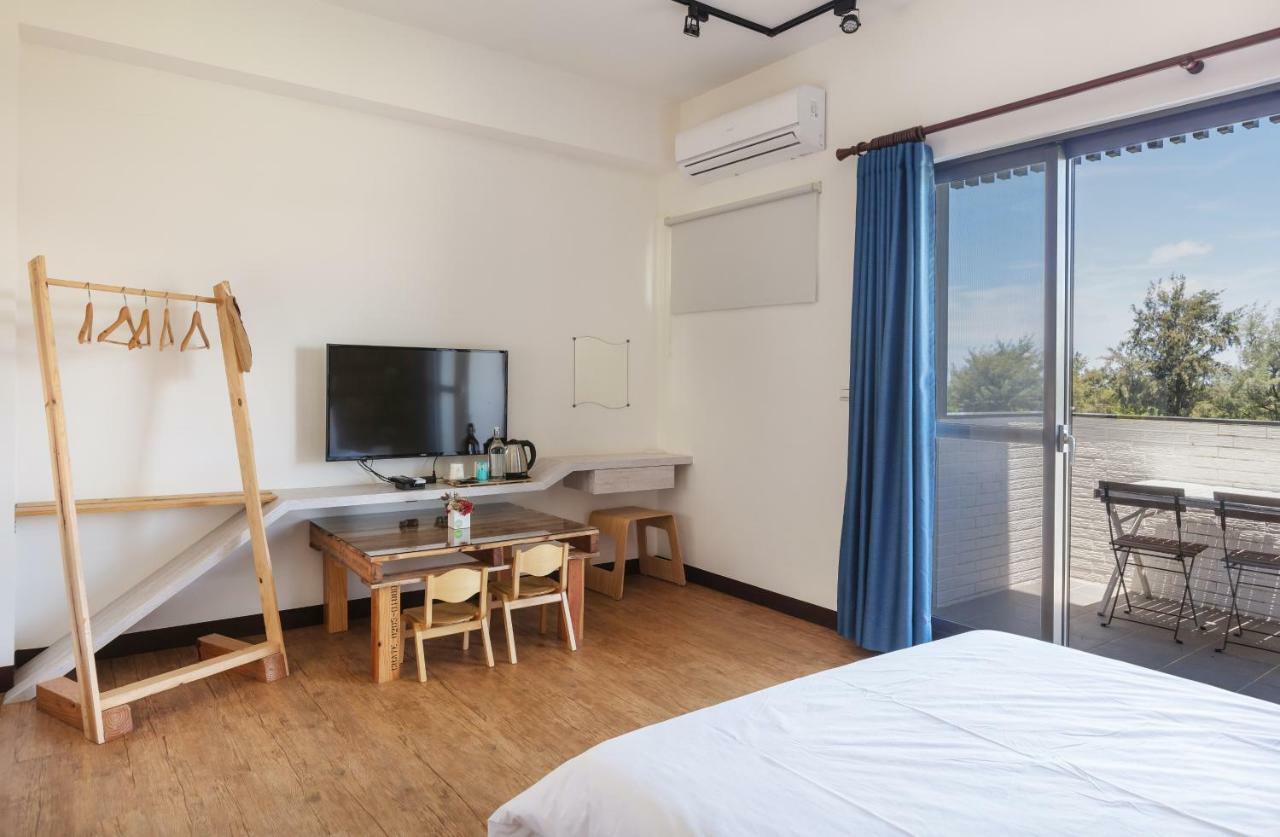 黑琵軼棧湖濱旅宿 K&B Happy Hostel Tainan Exteriör bild