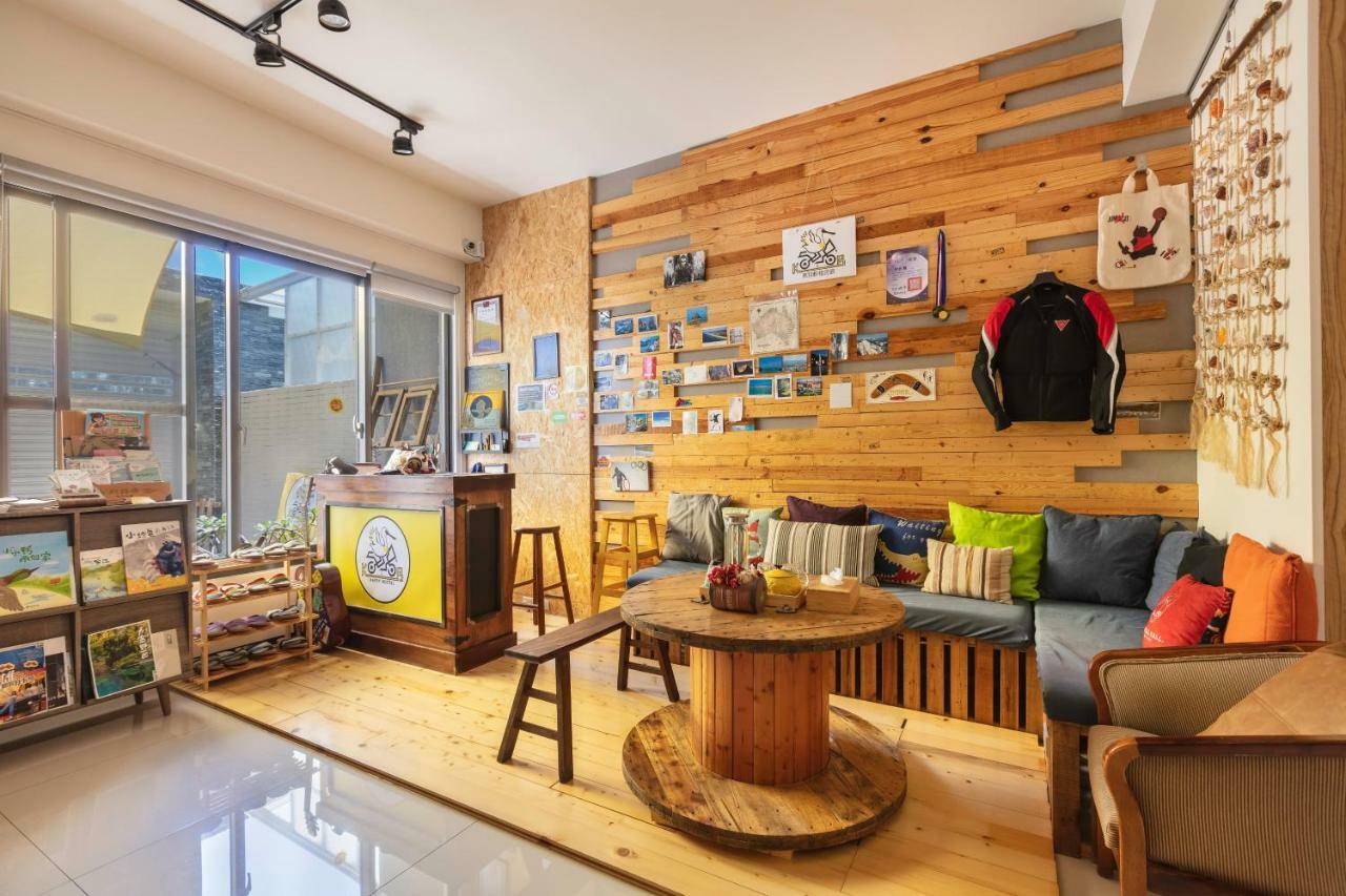 黑琵軼棧湖濱旅宿 K&B Happy Hostel Tainan Exteriör bild