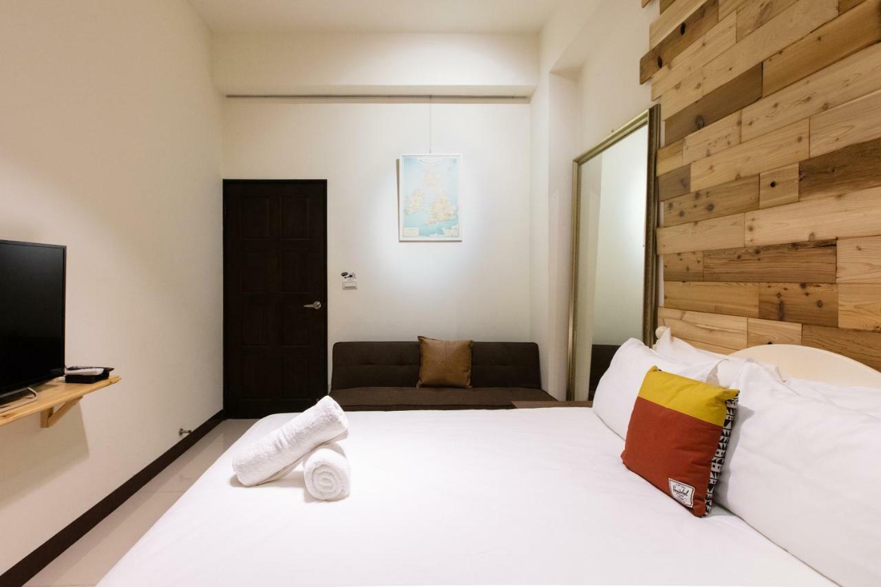 黑琵軼棧湖濱旅宿 K&B Happy Hostel Tainan Exteriör bild