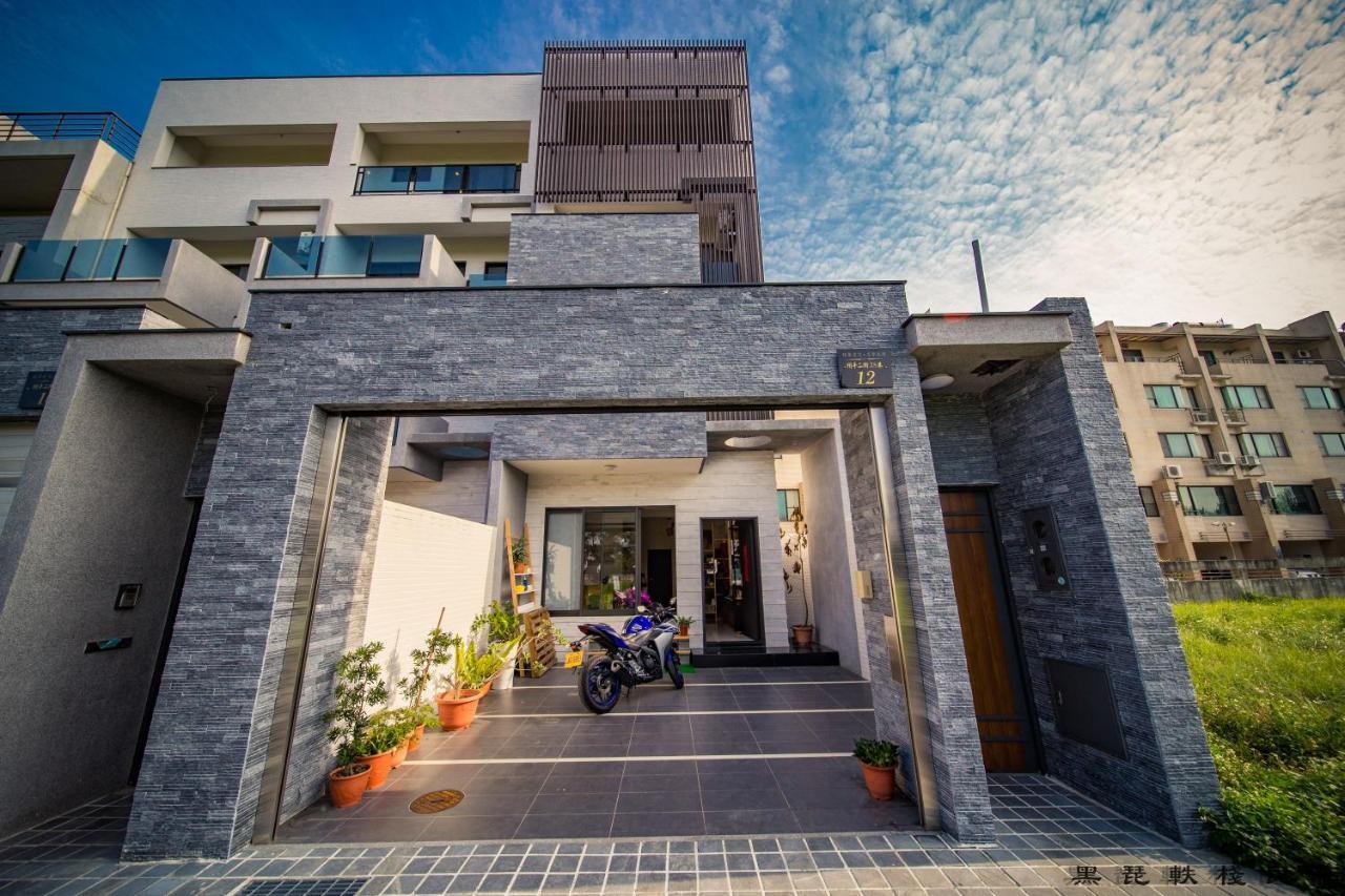 黑琵軼棧湖濱旅宿 K&B Happy Hostel Tainan Exteriör bild
